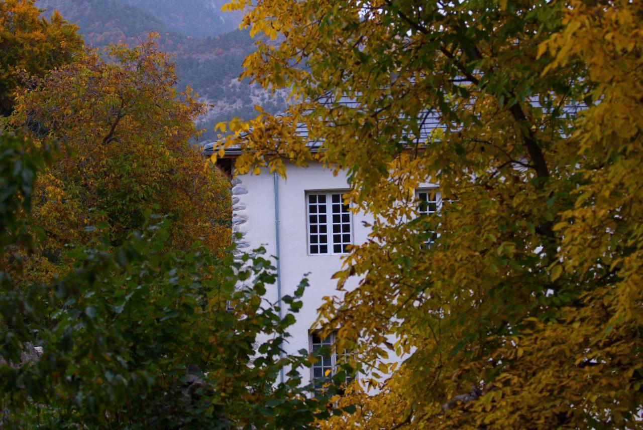 Maison Cimarron Acomodação com café da manhã Chateauroux-les-Alpes Exterior foto